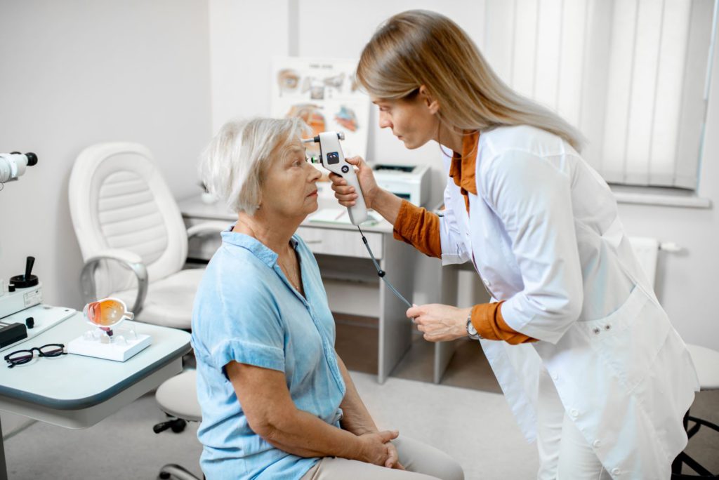 ophthalmologist measuring eye pressure to a senior 2022 01 18 23 45 29 utc